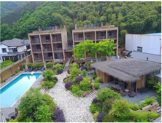 莫干山遙遠(yuǎn)的山民宿，溪聲不絕耳山色不離門