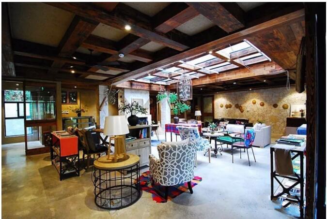 莫干山遙遠(yuǎn)的山民宿，溪聲不絕耳山色不離門