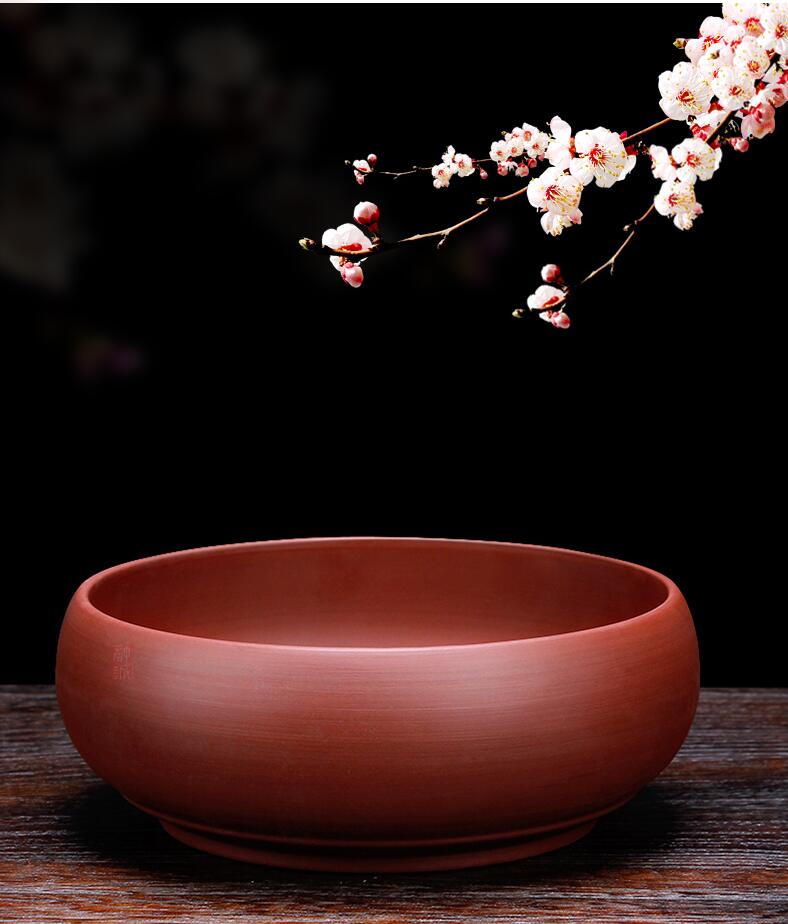 水盂，雖盛水?dāng)?shù)滴卻積水成淵