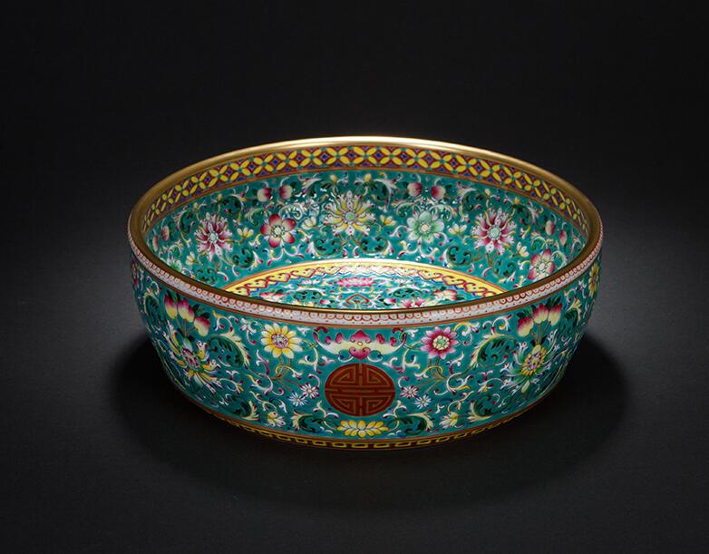 水盂，雖盛水?dāng)?shù)滴卻積水成淵