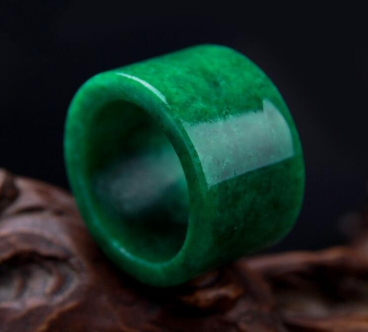 玉扳指，最美的指上風(fēng)情