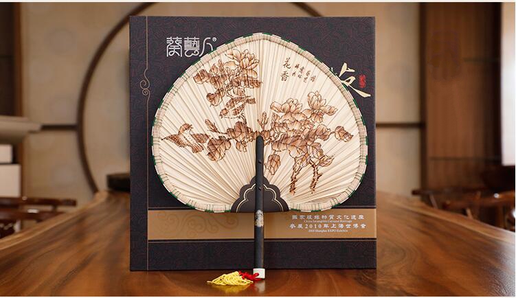 中國四大名扇，輕羅小扇撲流螢