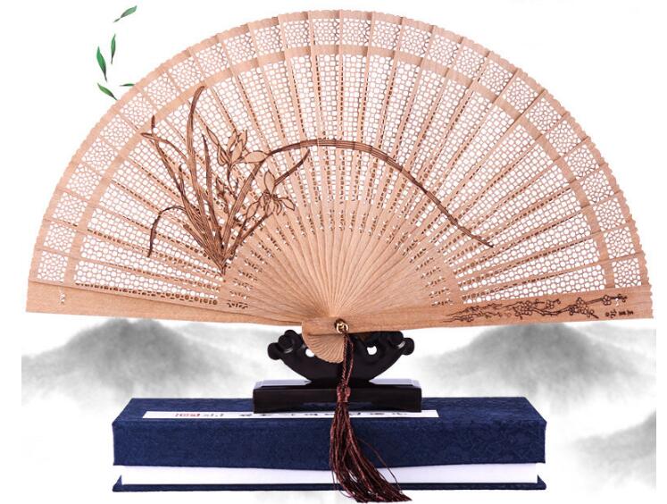 中國四大名扇，輕羅小扇撲流螢
