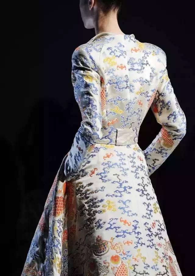 云錦定制禮服，寸錦寸金燦若云霞