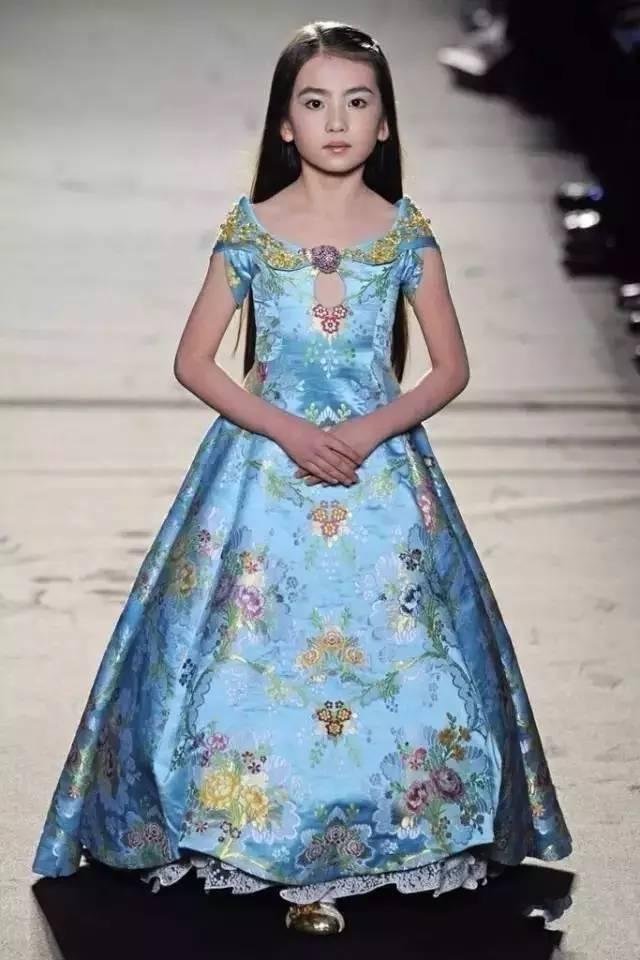 云錦定制禮服，寸錦寸金燦若云霞