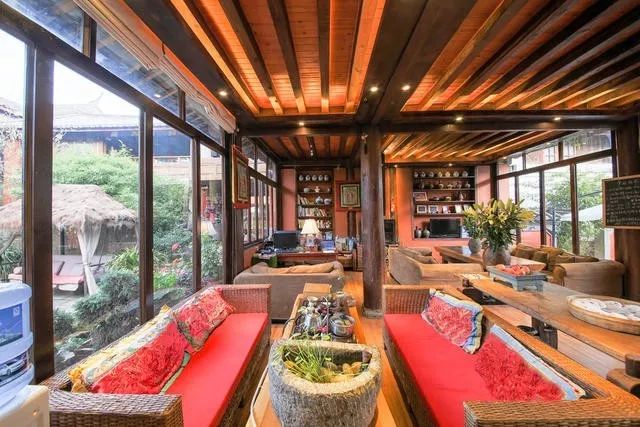 麗江束河無(wú)爾，在這里帶著夢(mèng)想開花棲居