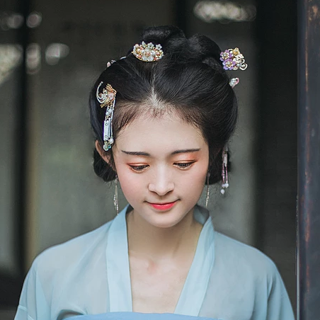 匠心啟航閱讀清風(fēng)唯美古風(fēng)女生真人頭像