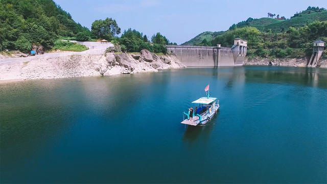 麗水·浮光，浮光指路茶香入夢蓋一間湖畔大學(xué)