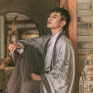 古典匠心啟航閱讀漢服孤館燈青頭像，古風(fēng)男生頭像