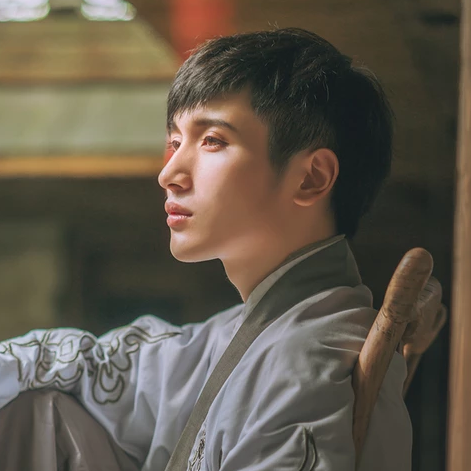 古典匠心啟航閱讀漢服孤館燈青頭像，古風(fēng)男生頭像