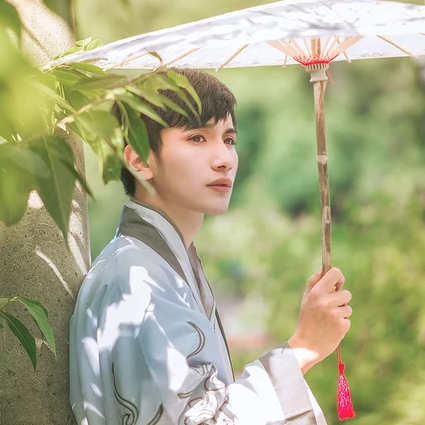 古典匠心啟航閱讀漢服孤館燈青頭像，古風(fēng)男生頭像