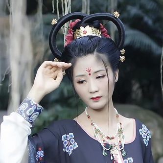 妖艷冷漠的女生頭像，唯美古風(fēng)真人女子頭像