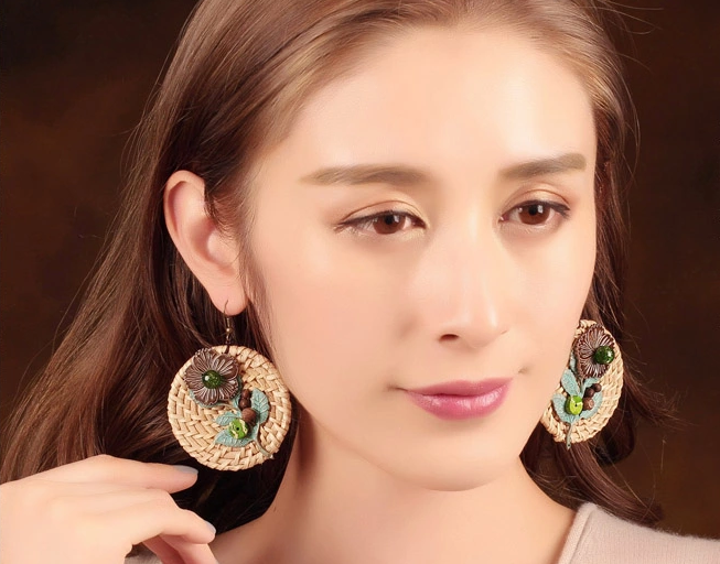 怡圓藤編草墊耳環(huán)，時(shí)尚匠心啟航閱讀首飾