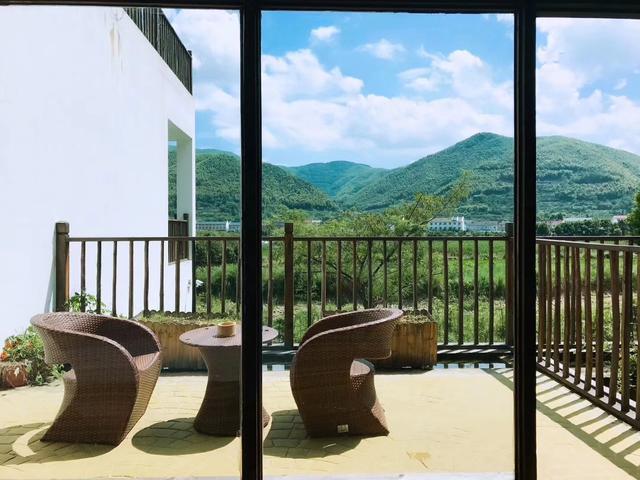 寧波·花雨醉，品花間一壺酒聽雨后醉朦朧