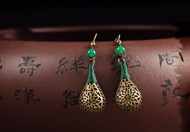 手工復(fù)古風(fēng)鏤空耳墜，古典氣質(zhì)匠心啟航閱讀耳環(huán)