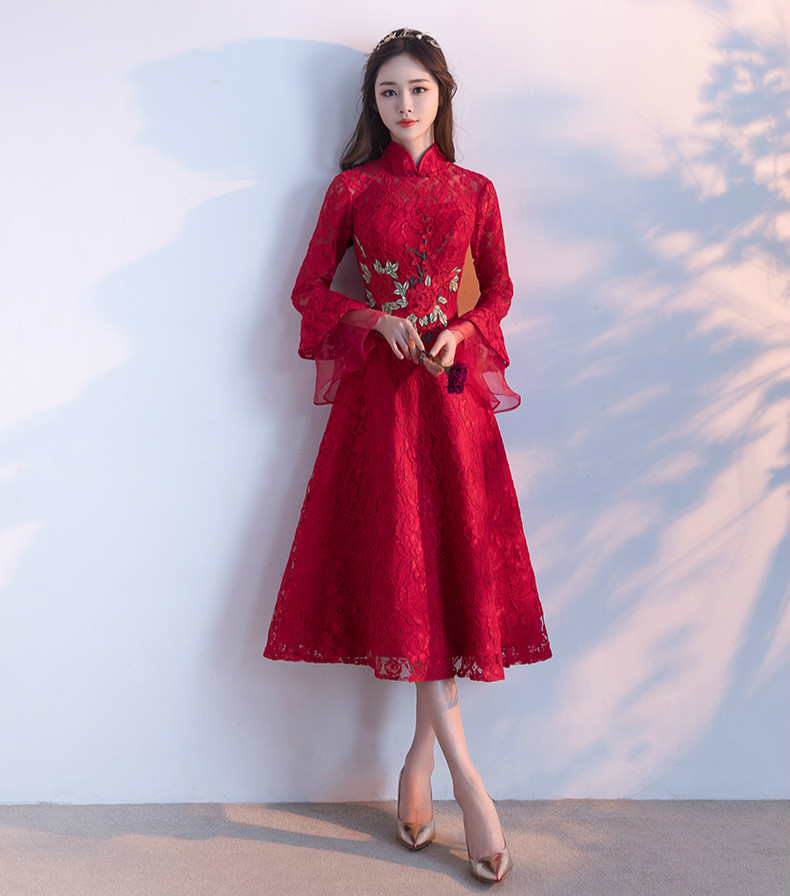 傳統(tǒng)復古印花中式禮服，紅色蕾絲新娘晚禮服