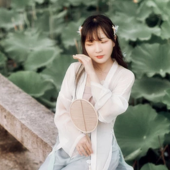 荷塘邊漢服古風(fēng)頭像，唯美古風(fēng)女子真人頭像