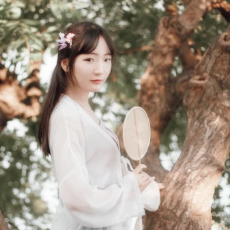 荷塘邊漢服古風(fēng)頭像，唯美古風(fēng)女子真人頭像