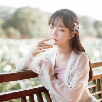 荷塘邊漢服古風(fēng)頭像，唯美古風(fēng)女子真人頭像