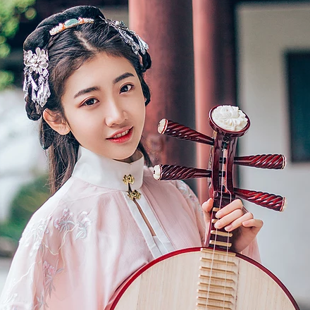 桃花樹下古風(fēng)頭像，唯美古風(fēng)粉衣女子真人頭像