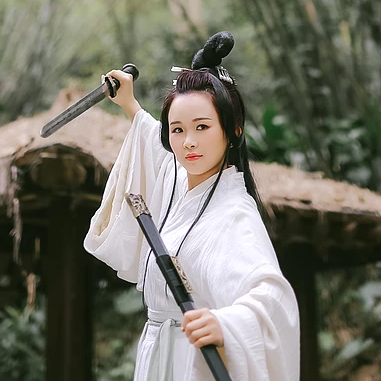 白衣俠女冷艷頭像，唯美古風女子真人頭像