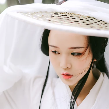 白衣俠女冷艷頭像，唯美古風女子真人頭像