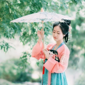 紅衣女子帶傘頭像，唯美古風(fēng)女子真人頭像