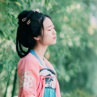 紅衣女子帶傘頭像，唯美古風(fēng)女子真人頭像