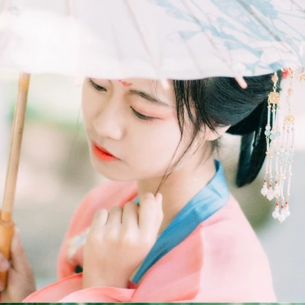 紅衣女子帶傘頭像，唯美古風(fēng)女子真人頭像
