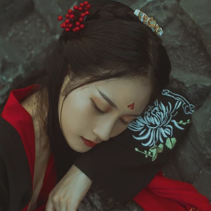 紅妝帶傘古風頭像，唯美古風真人女子頭像