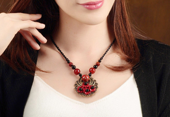 香艷復(fù)古匠心啟航閱讀毛衣鏈紅色琉璃吊墜項(xiàng)鏈