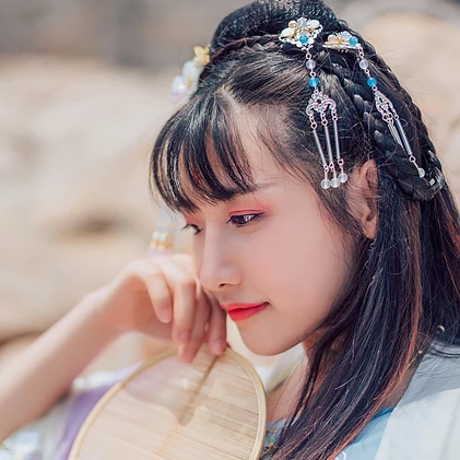 飄逸帶團扇小清新頭像，唯美古風女子真人頭像