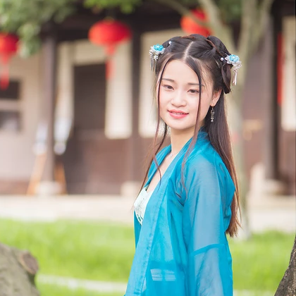 藍衣帶團扇女生頭像，唯美古風(fēng)女子真人頭像