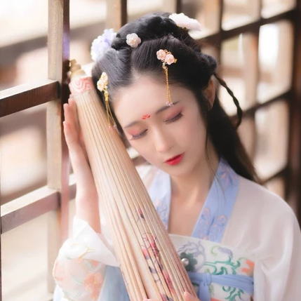 粉色小清新帶團扇頭像，唯美古風女子真人頭像