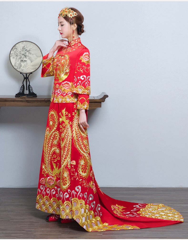 時尚匠心啟航閱讀拖尾中式禮服，金線刺繡新娘禮服