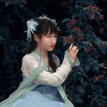 淺藍漢服小清新頭像，唯美古風女生真人頭像