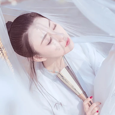 白衣冷艷女子頭像，唯美古風真人頭像