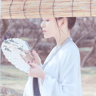 白衣冷艷女子頭像，唯美古風真人頭像