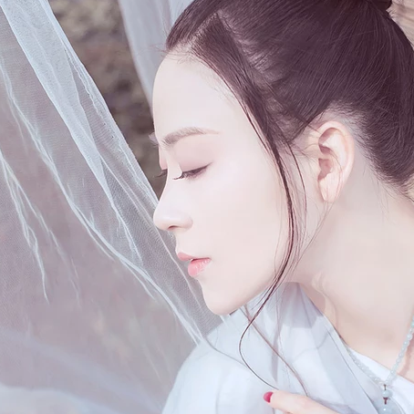 白衣冷艷女子頭像，唯美古風真人頭像