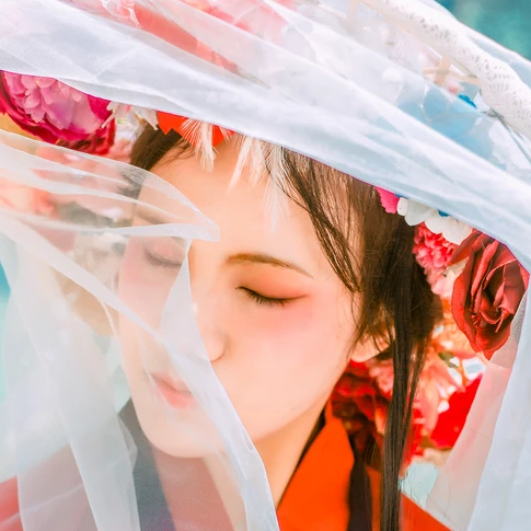 花樣紅衣女子頭像，唯美古風(fēng)真人頭像