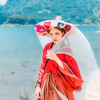 花樣紅衣女子頭像，唯美古風(fēng)真人頭像