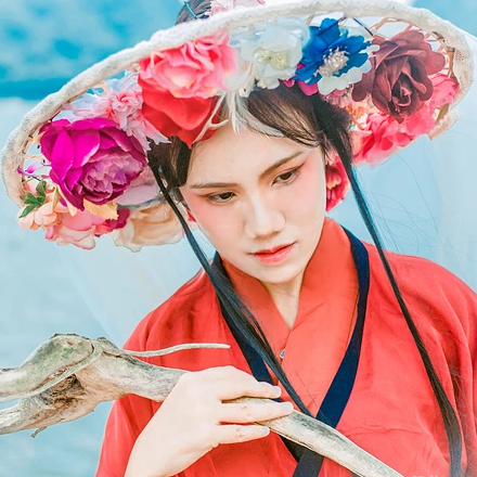 花樣紅衣女子頭像，唯美古風(fēng)真人頭像