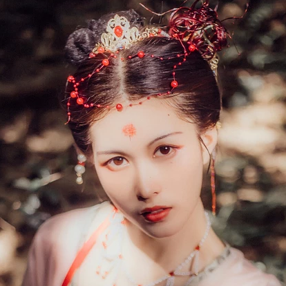 嬌艷彼岸花女子頭像，唯美古風(fēng)真人頭像