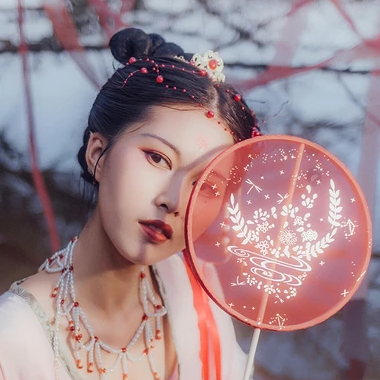 嬌艷彼岸花女子頭像，唯美古風(fēng)真人頭像