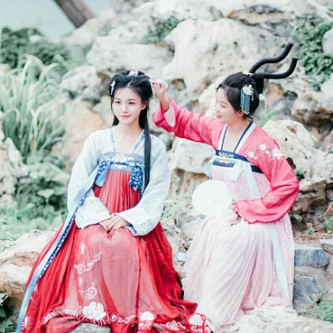 溫暖情誼閨蜜頭像，唯美古風(fēng)女子真人頭像