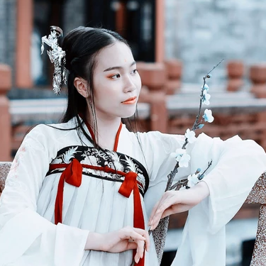 梅花樹下閨蜜頭像，唯美古風(fēng)女子真人頭像