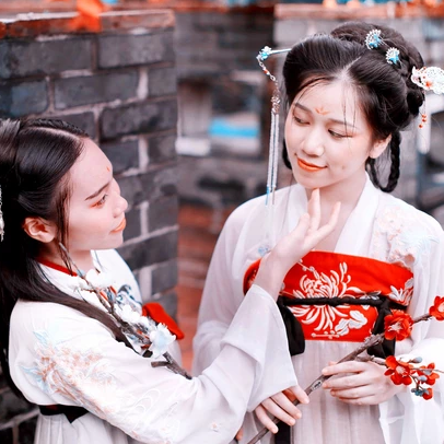 梅花樹下閨蜜頭像，唯美古風(fēng)女子真人頭像