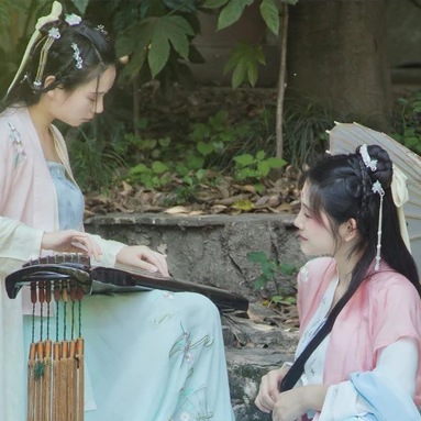 綠陰樹下閨蜜頭像，唯美古風(fēng)女子頭像