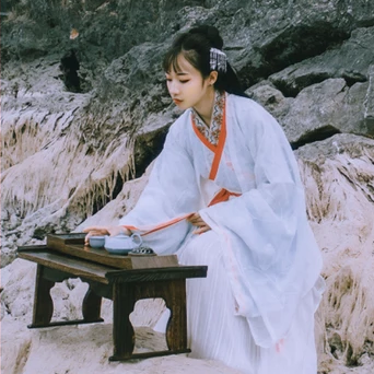 優(yōu)雅白衣女子頭像，唯美古風女子真人頭像