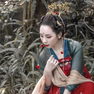 嬌艷紅裙帶紅傘頭像，唯美古風女子頭像